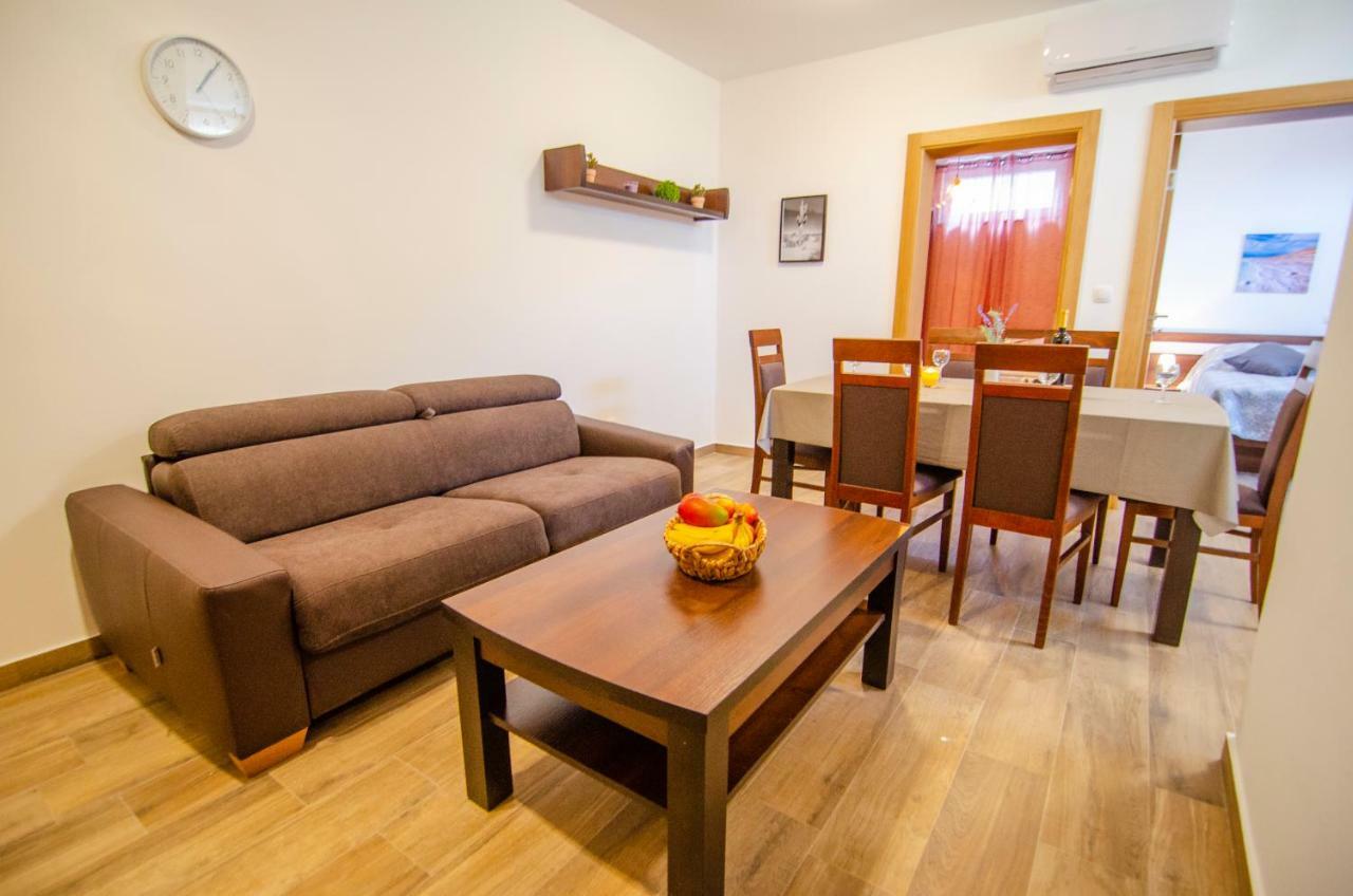 Apartments Sara 4 Μπολ Εξωτερικό φωτογραφία