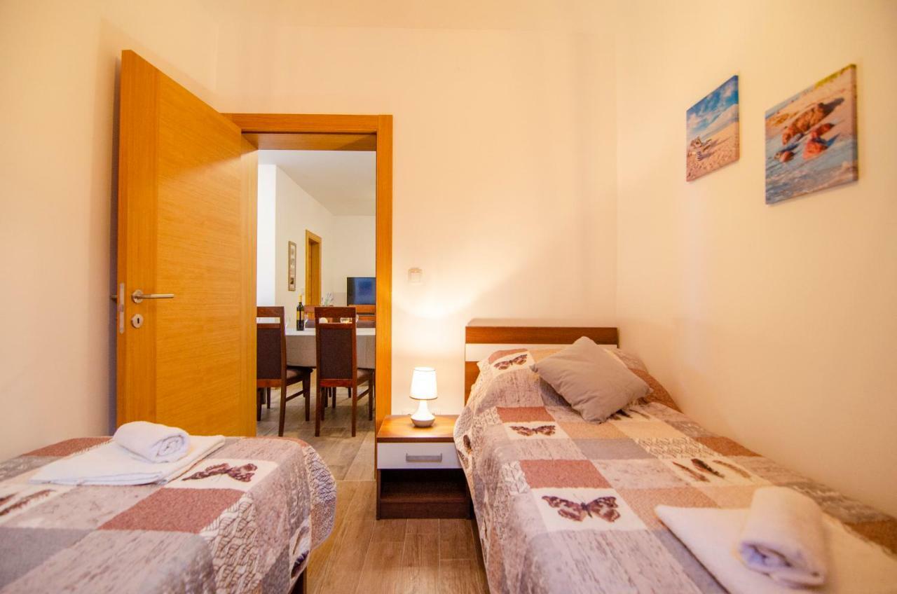 Apartments Sara 4 Μπολ Εξωτερικό φωτογραφία