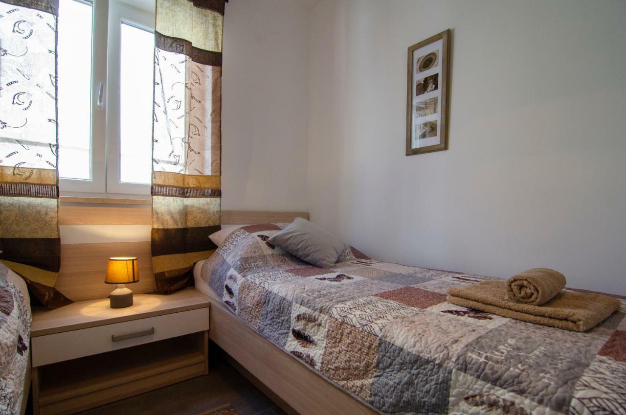 Apartments Sara 4 Μπολ Εξωτερικό φωτογραφία