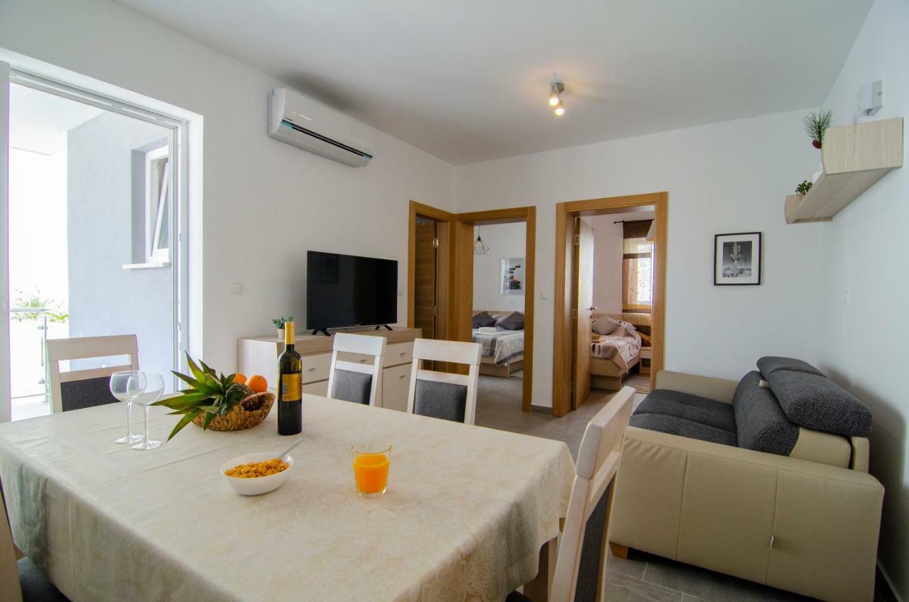 Apartments Sara 4 Μπολ Εξωτερικό φωτογραφία